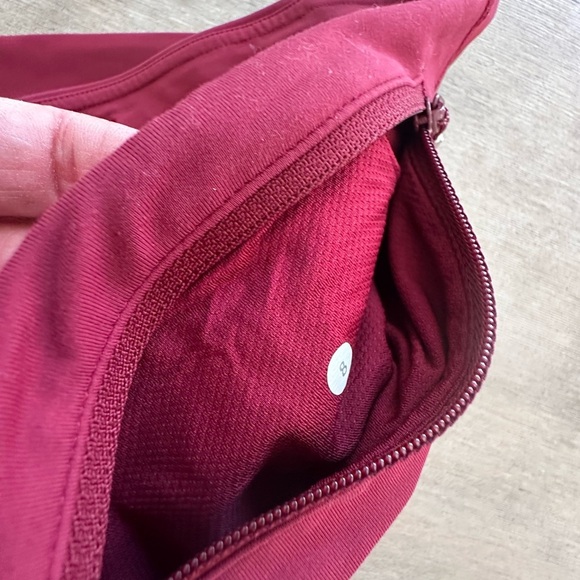 Lululemon women’s 8 lace mesh detail Burgundy Leggings - Picture 5 of 13